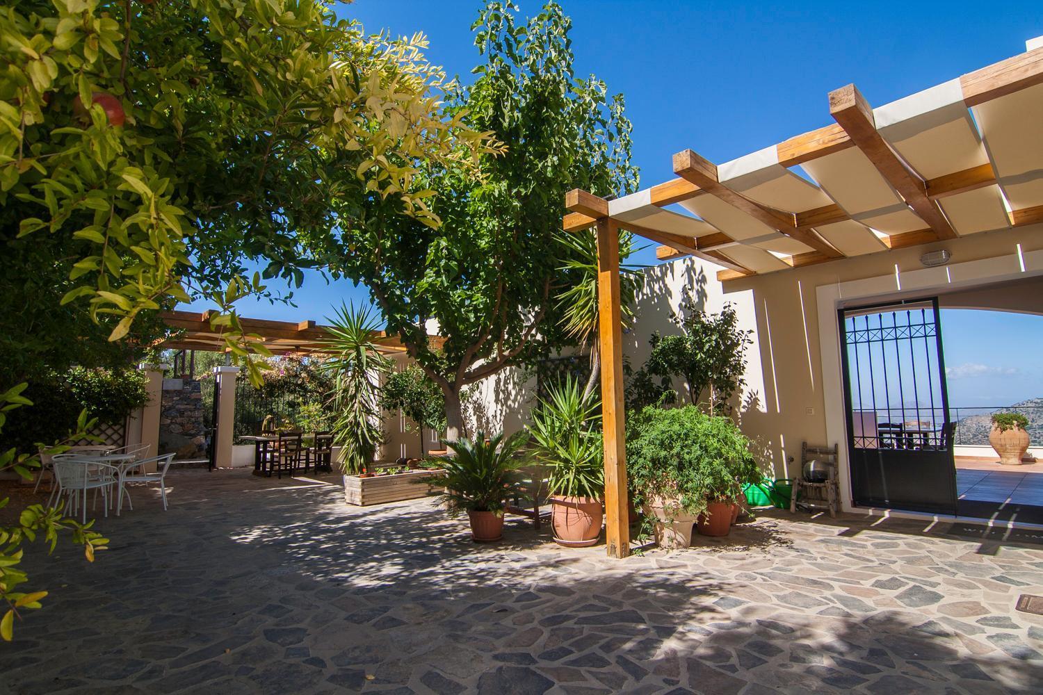Villa Dio Petres Kroustas Exterior photo