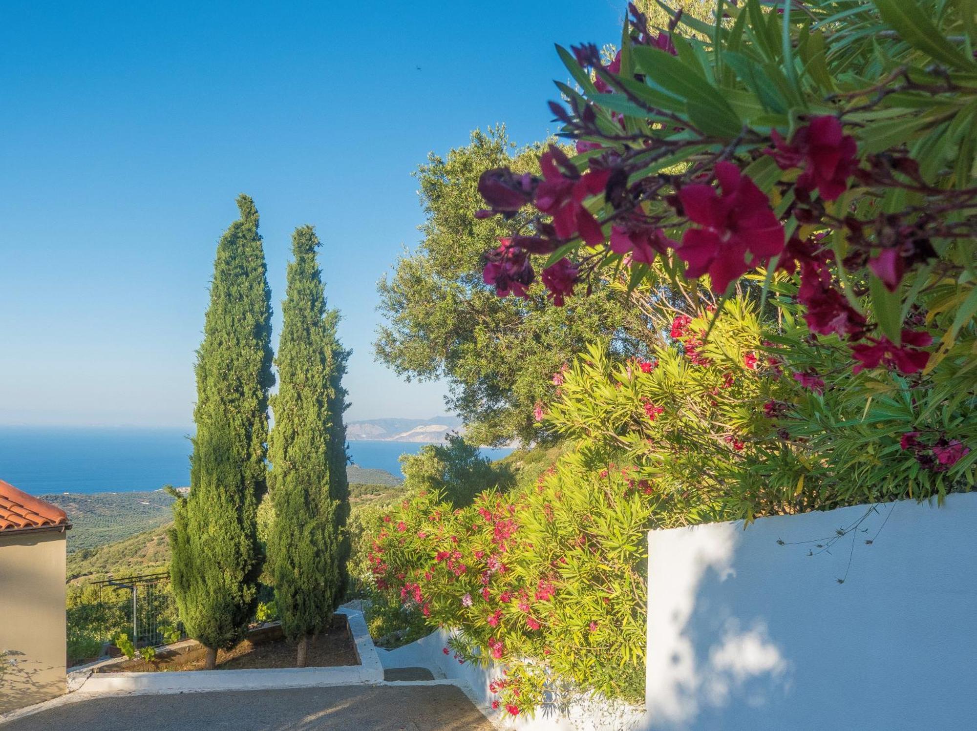 Villa Dio Petres Kroustas Exterior photo