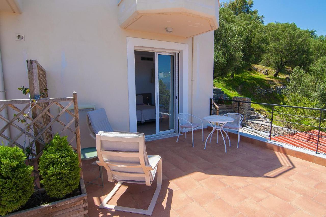 Villa Dio Petres Kroustas Exterior photo